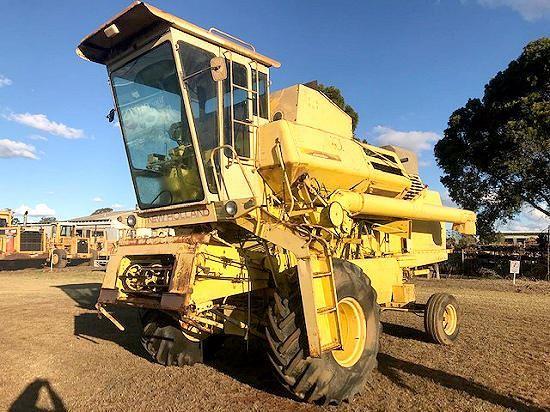 Photo 1. Ford/New Holland 1540 combine harvester