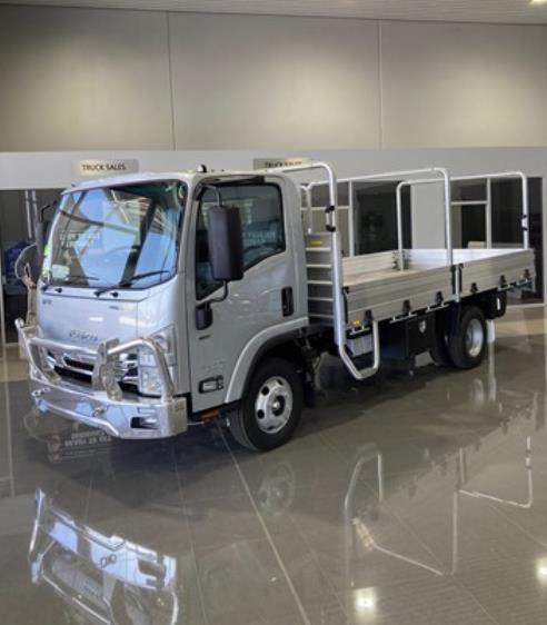 Photo 1. Isuzu NPR Table / Tray Top truck