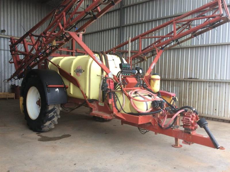 Photo 1. Hardi Commander 4000L boom sprayer