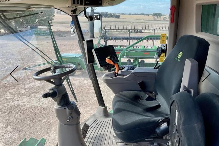 John Deere S790 combine harvester