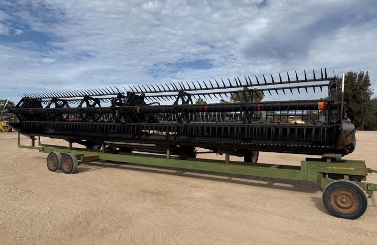 MacDon D65 35ft harvester front