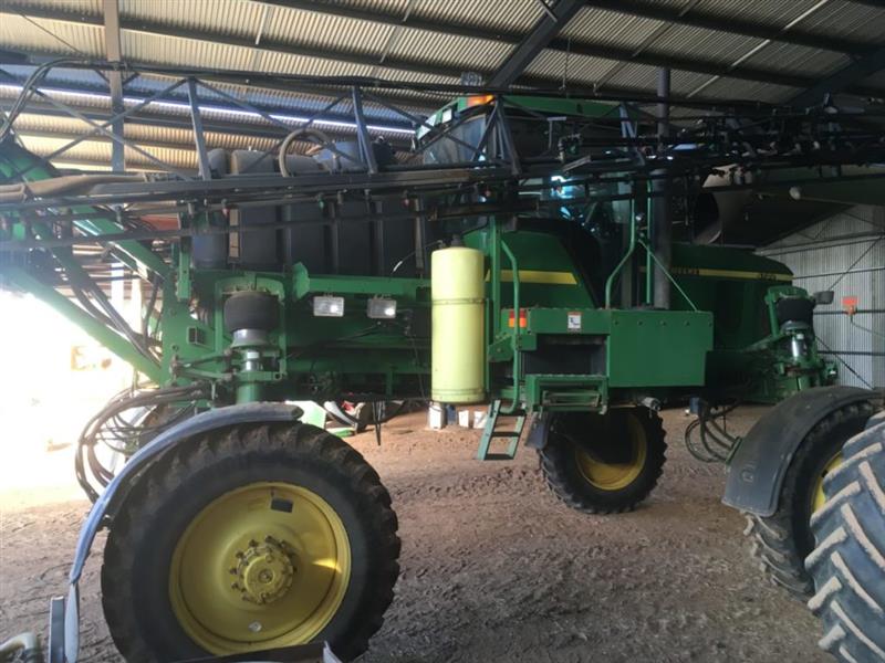 Photo 1. John Deere 4700 self propelled sprayer