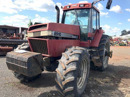 Photo 1. Case IH 8910 tractor