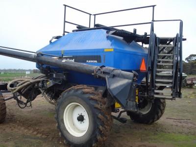 Photo 2. New Holland SC180 Air Seeder Cart