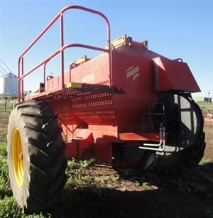 Photo 3. Horwood Bagshaw 4000 Streamline Air Seeder Cart