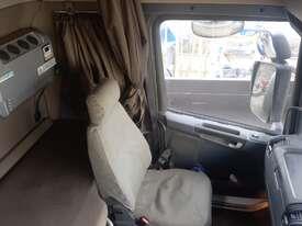 Photo 3. Scania R560 6x4 primemover