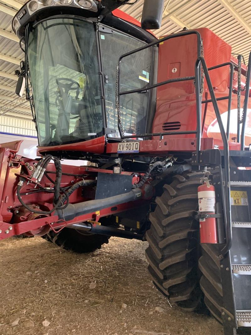 Photo 2. Case IH 8240 combine harvester