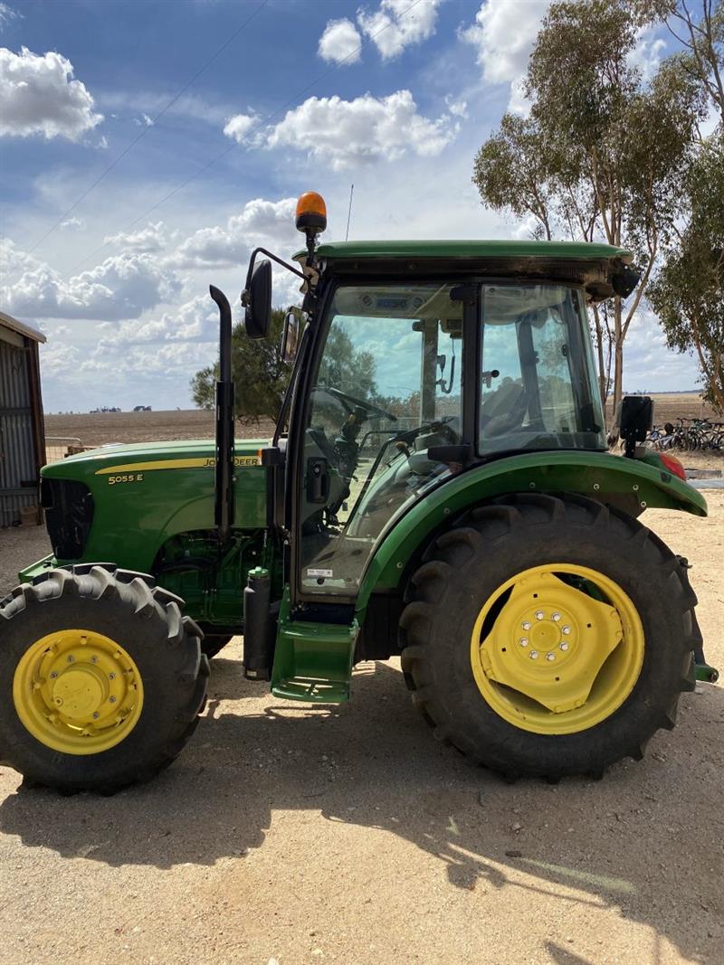 John Deere 5055E tractor, Tractors John Deere VIC Power Farming