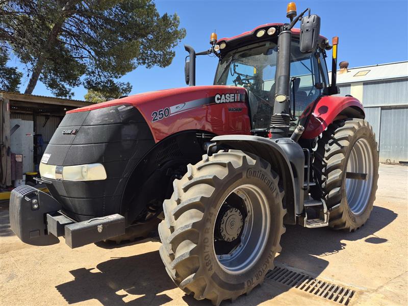 Photo 2. Case IH Magnum 250 Tractor