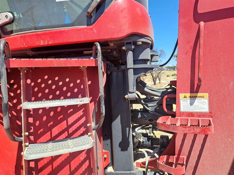 Photo 3. Case IH rowtrac 500 ps track tractor