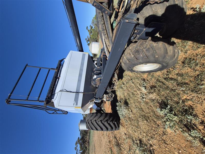 Photo 4. Flexi-Coil 2340 TBH Air Cart