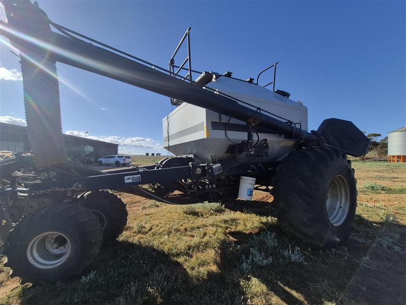 Photo 2. Flexi-Coil 2340 TBH Air Cart
