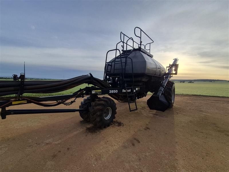 Photo 4. Flexi-Coil 3850 TBH Air Cart