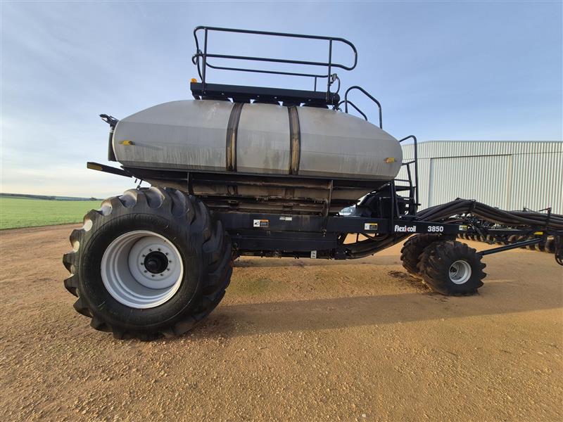 Photo 3. Flexi-Coil 3850 TBH Air Cart