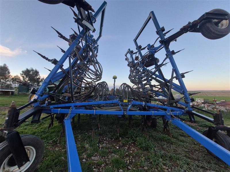 Flexi-Coil (New Holland) ST830 Bar & SC180 Air Cart