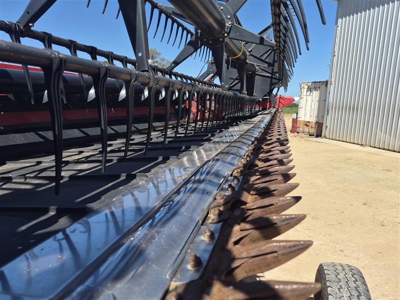 Photo 4. Case IH 3162 Draper Front