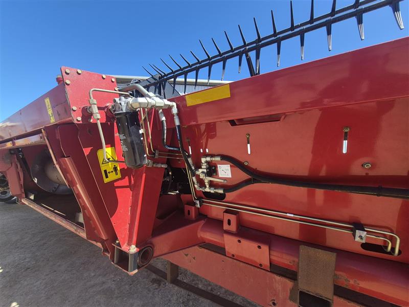 Photo 5. Case IH 3162 Draper Front