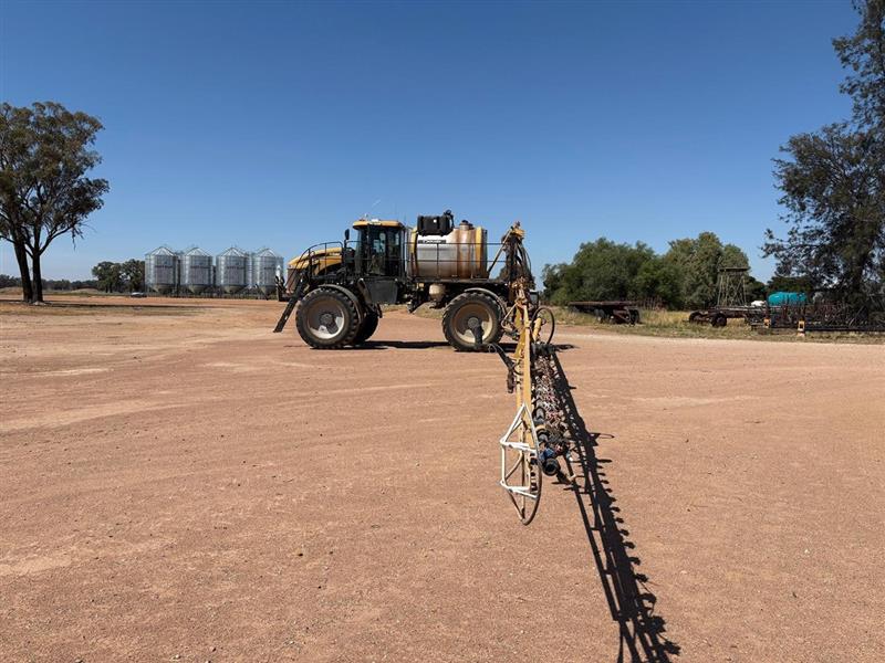 Photo 4. Rogator RG1300B self propelled sprayer