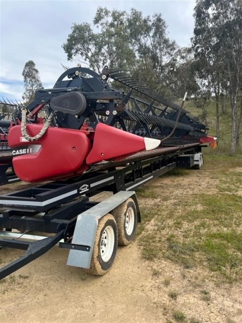 Photo 2. 2017 Case IH 3152 Draper Front