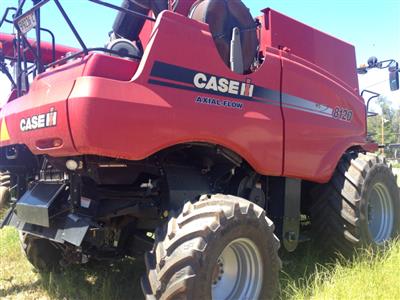 CASE IH 8120 combine harvester