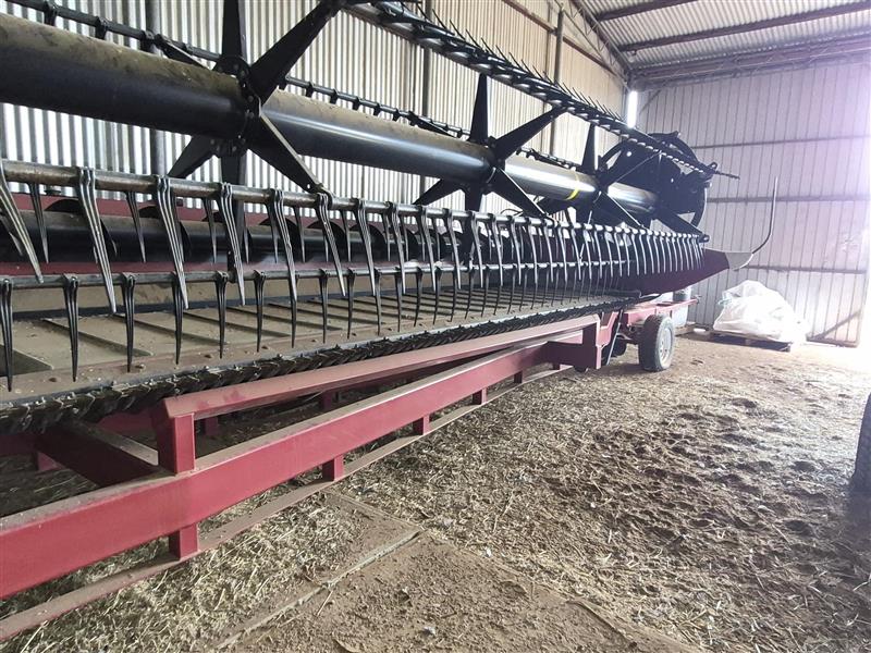 Photo 2. Case IH 3152 Draper Front
