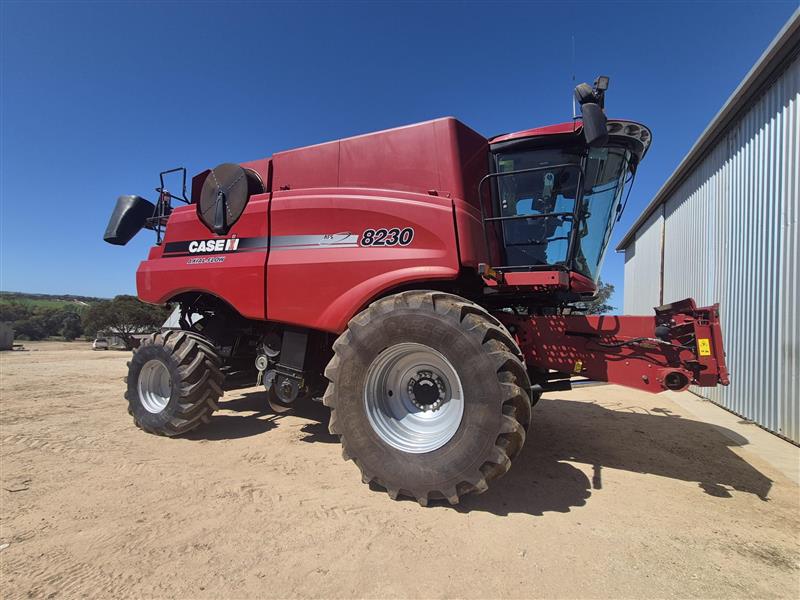 Case IH 8230 Axial Flow Combine