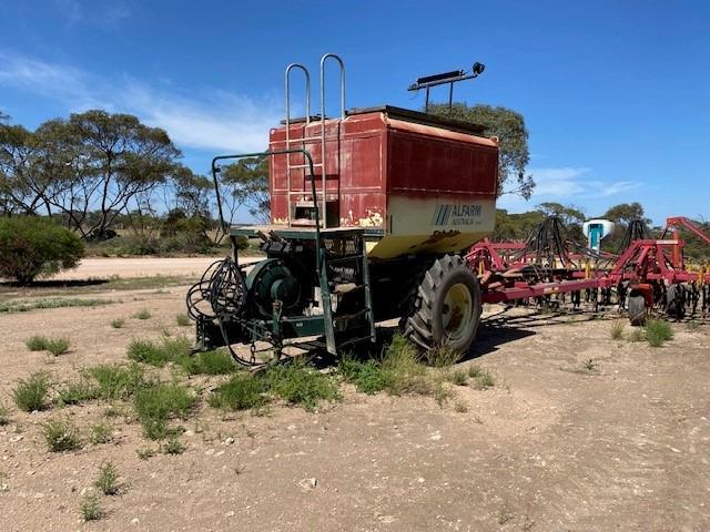 Photo 4. Alfarm A550 airseeder