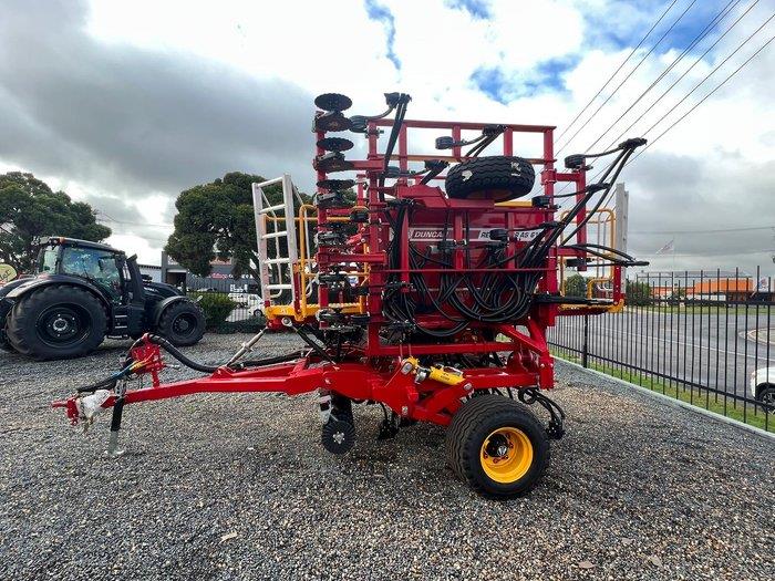 Photo 2. Duncan AG AS6100 airseeder