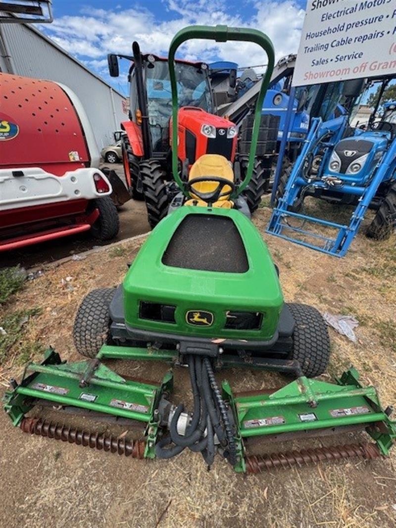 Photo 4. John Deere 2653B ride on mower