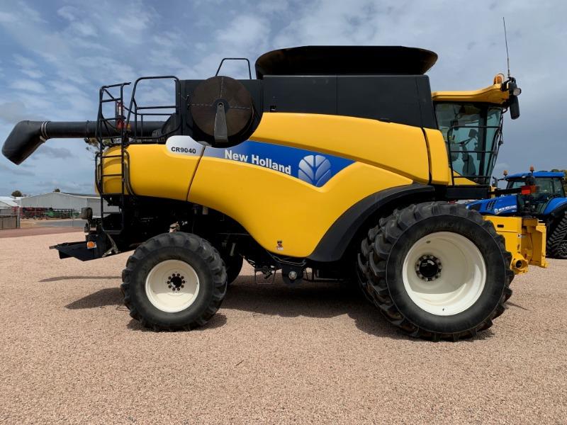 Photo 2. New Holland CR9040 combine harvester