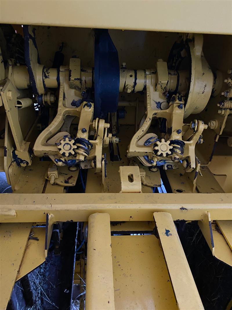 Photo 3. New Holland BC5070 square baler