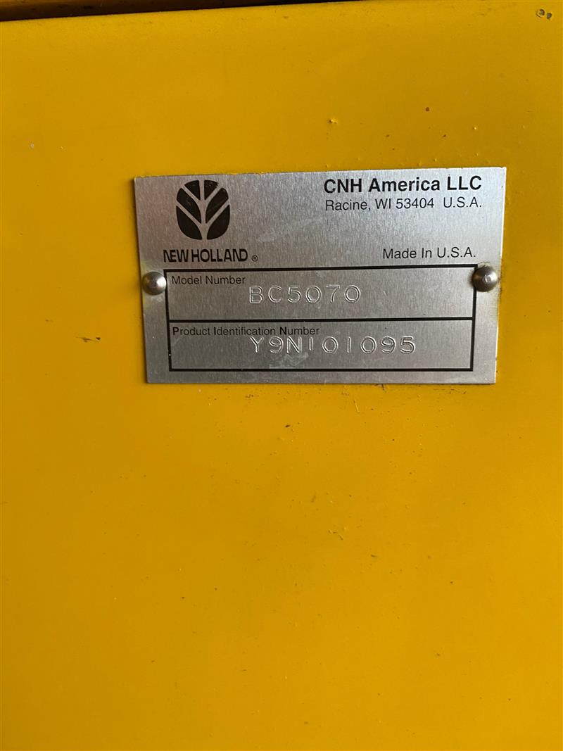 Photo 4. New Holland BC5070 square baler