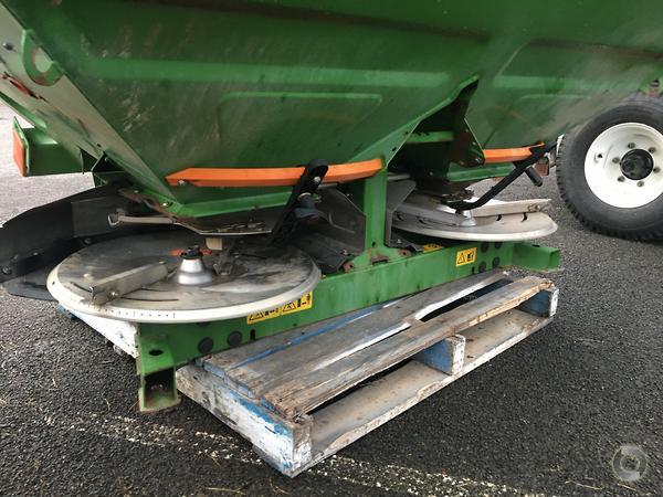 Photo 3. Amazone ZAM 1501 spreader