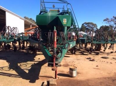 Photo 3. Janke F500 UDD planter airseeder