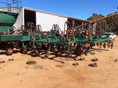 Photo 4. Janke F500 UDD planter airseeder