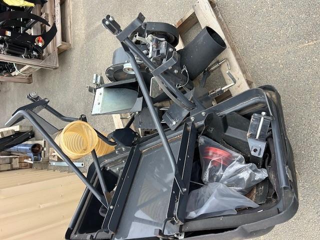 Photo 3. Kubota GCK-54-ZD1011 grass catcher