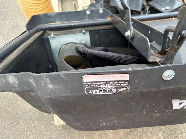Photo 4. Kubota GCK-54-ZD1011 grass catcher