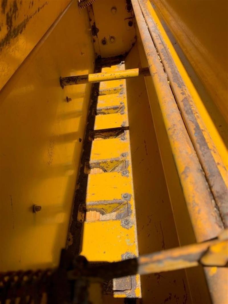 Photo 2. Series 1 10-Run Linkage airseeder
