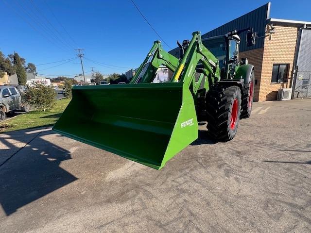 Photo 2. Fendt 718 G6 power plus tractor