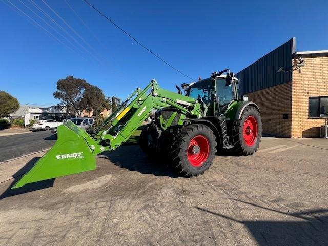 Photo 4. Fendt 718 G6 power plus tractor