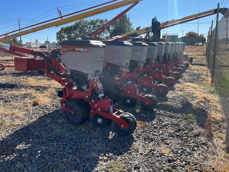 Photo 2. Case IH 2130 early riser stack fold planter