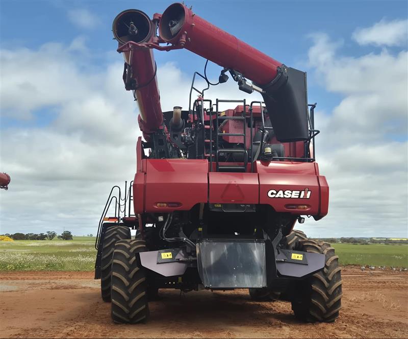 Photo 2. Case IH 7240 combine harvester