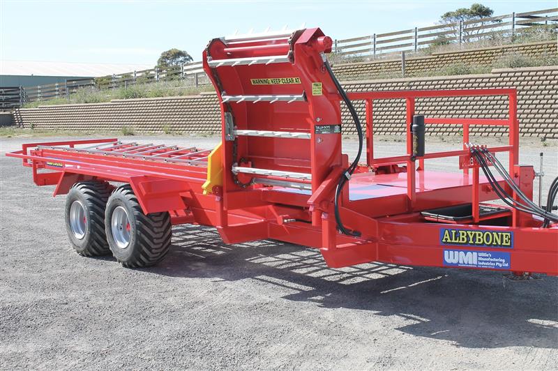Photo 2. Albybone multi bale feeder