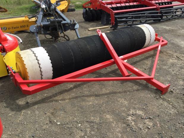 Photo 2. Bison 3M Rubber Roller PASTURE ROLLER 10' (3M) Pasture Roller