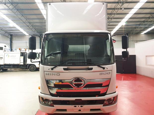 Photo 2. Hino FD 1124-500 Series Furniture Body