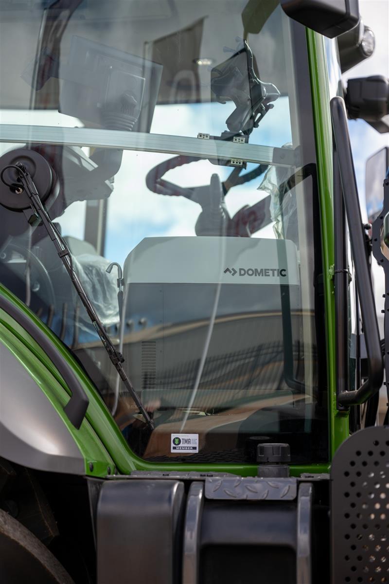 Photo 2. Fendt Vario 1050 Gen3 Tractor FWA/4WD