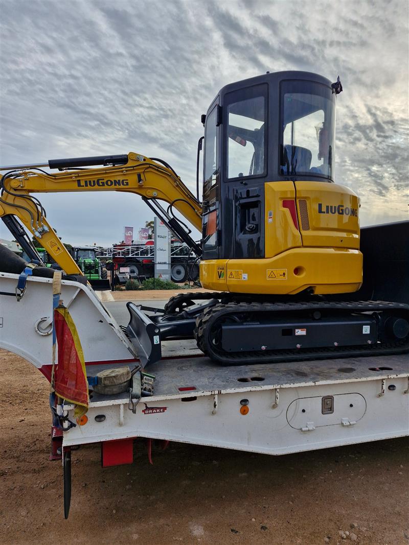 Photo 2. Liugong 9035E Mini Excavator Tracked Excavator