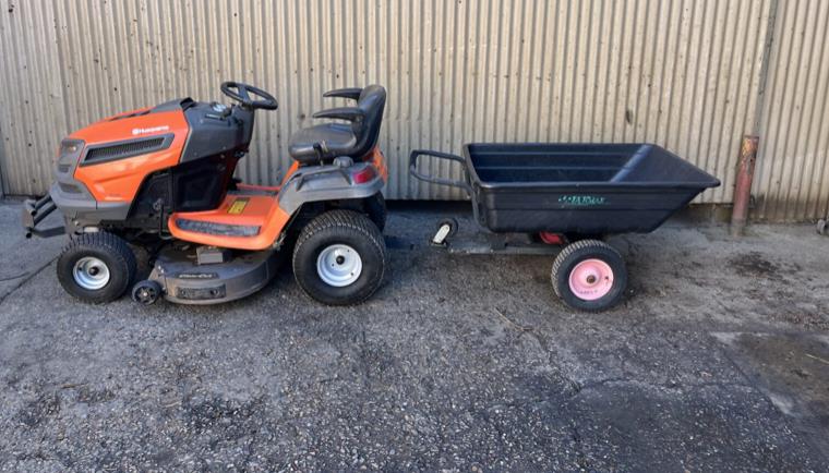 Photo 2. Husqvarna TS 342 ride on mower