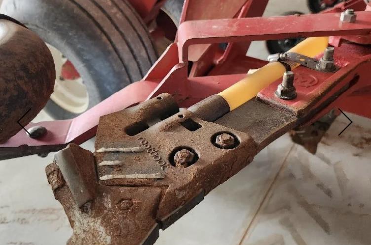 Photo 2. Morris Contour 2 airseeder