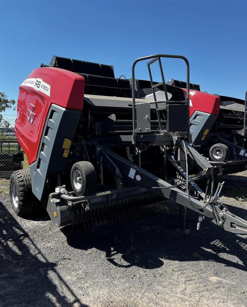 Photo 2. Massey Ferguson RB 4160V round baler